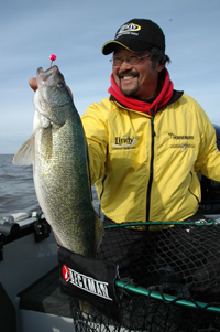 Landing Net Takasaki Selects Beckman Nets Fow Walleye Fishing Article