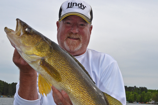 Wiggle Worm Fishing For Walleye Smallmouth Bass and Panfish