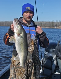 image of Lee Lane with big Rainy River Walleye