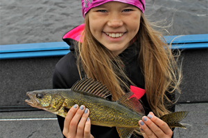 image of claite clusiau with walleye