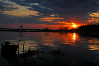 image of sunset on Round Lake May 17, 2014
